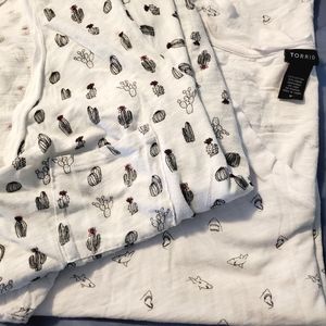 Torrid tee shirts, size 5, lot of 2